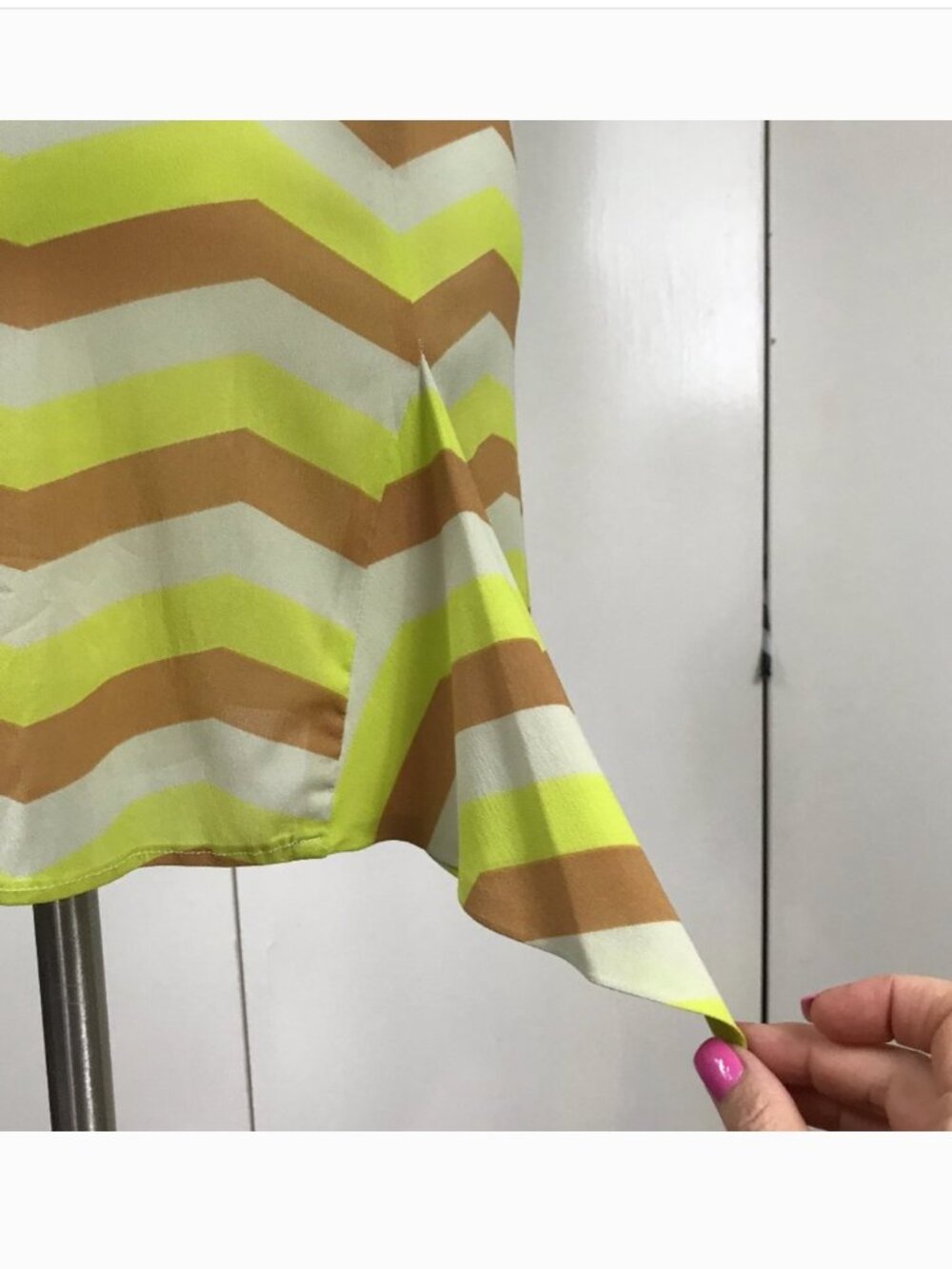 NNOT Auth Versus by Versace vintage Stretchy Silk Chevron mini Summer dress - Picture 13 of 15